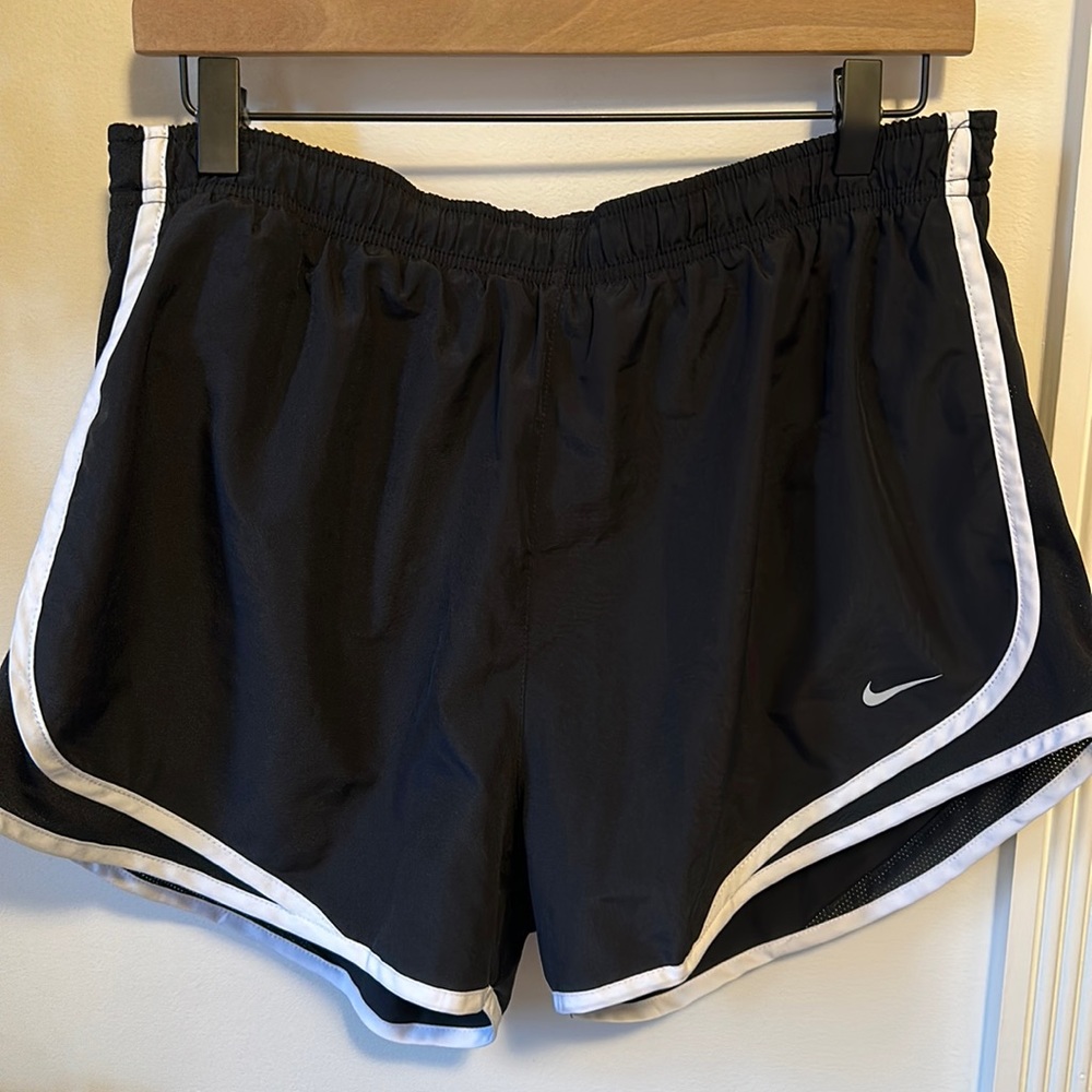 Nike women’s Tempo running shorts, size, XL